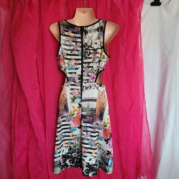 Just Love London Cutout Dress - Picture 7 of 9